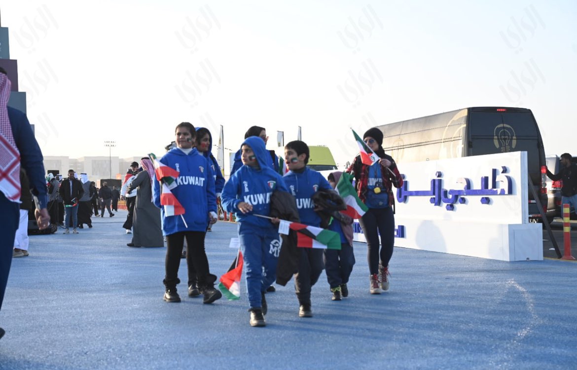 Hnewsq8's tweet photo. #خليجي_زين_26.. توافد الجماهير على #استاد_جابر 

#المستقبل_خليجي #كأس_الخليج . https://t.co/b8lbIjiGWg