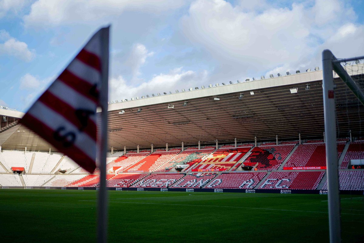 Hay fútbol en Sunderland. Stadium of Light está listo 🏟️✅

✊🏽❤️