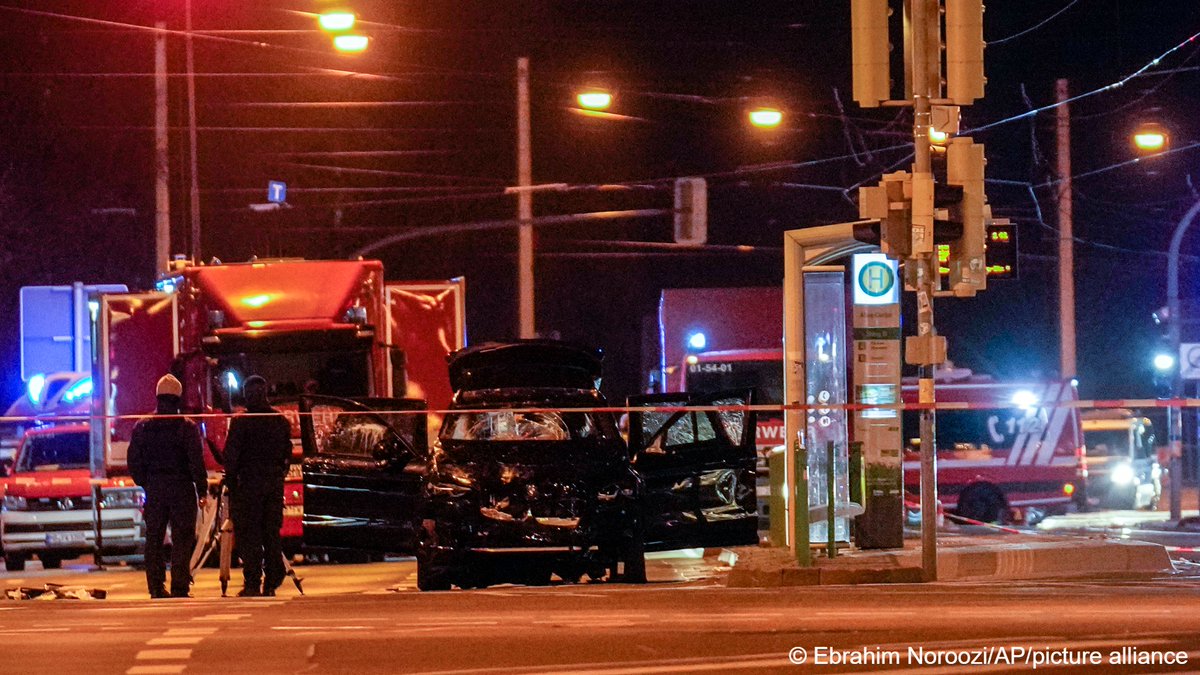 The Saudi suspect arrested at the scene of the deadly car-ramming attack on a Christmas market in Magdeburg had "Islamophobic" views, Germany's Interior Minister Faeser told journalists. She declined to elaborate on the attacker's political affiliations.
p.dw.com/p/4oSW8