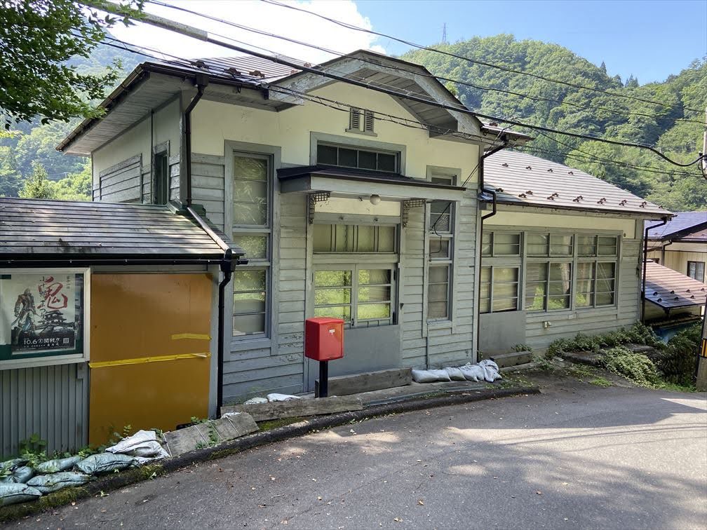 60年代の前衛,藤沢晴「疵ついた空間」約100号,板に石膏など,唯一無二の造形美 親の年齢と同じくらい人と「昔はガラケーだしストビューもないから近代
