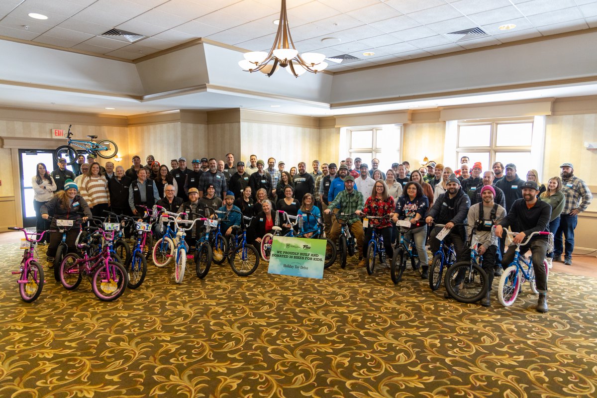 KillingtonMtn's tweet image. Earlier this month, members of the leadership and management team at The Beast assembled and donated 30 bikes to four local organizations at the 38th annual Teddy's Toy Party, benefitting people in need for the holidays🎄 

Learn more here: bit.ly/3Dulodi

#Killington