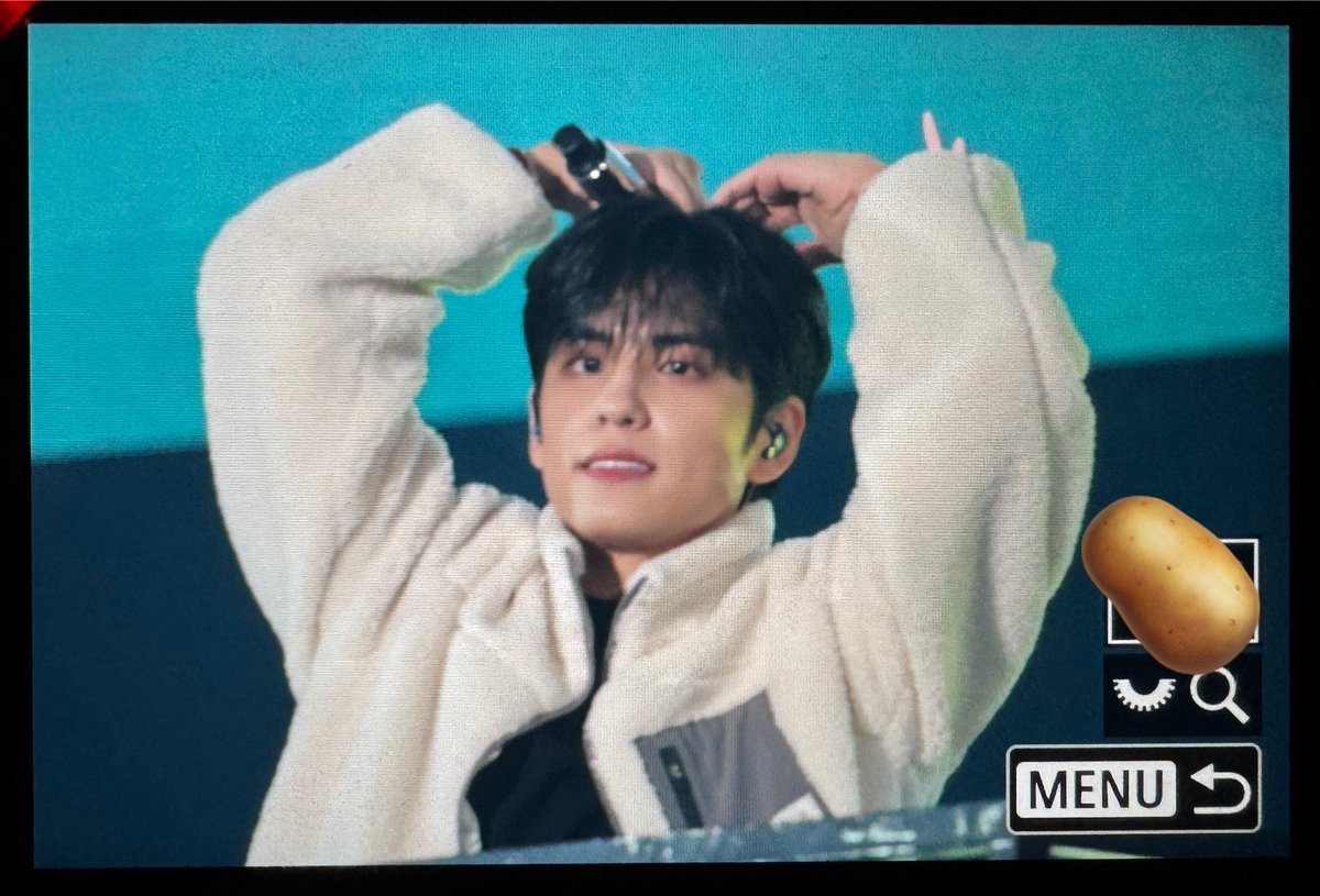 241221 크리스마스 콘서트 The Present
#데이식스 #원필 #WONPIL

원피리 하뜨으🫶