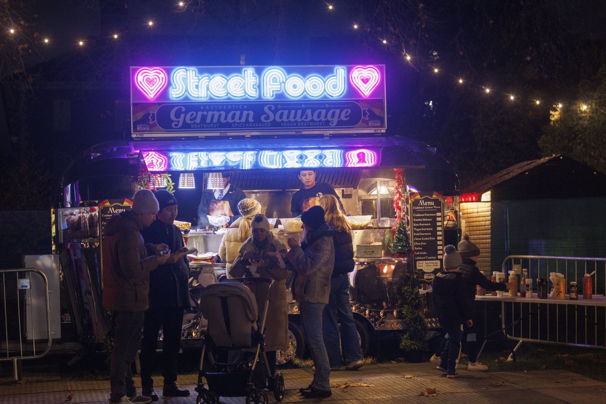 There's only four more sleeps 'till Christmas ✨

From twinkling Christmas lights, delicious festive treats &amp; the sound of our festive choirs - this is the FINAL weekend to enjoy and explore Christmas in Chelsea. 

In the words of Kermit himself, there really is magic in the air.