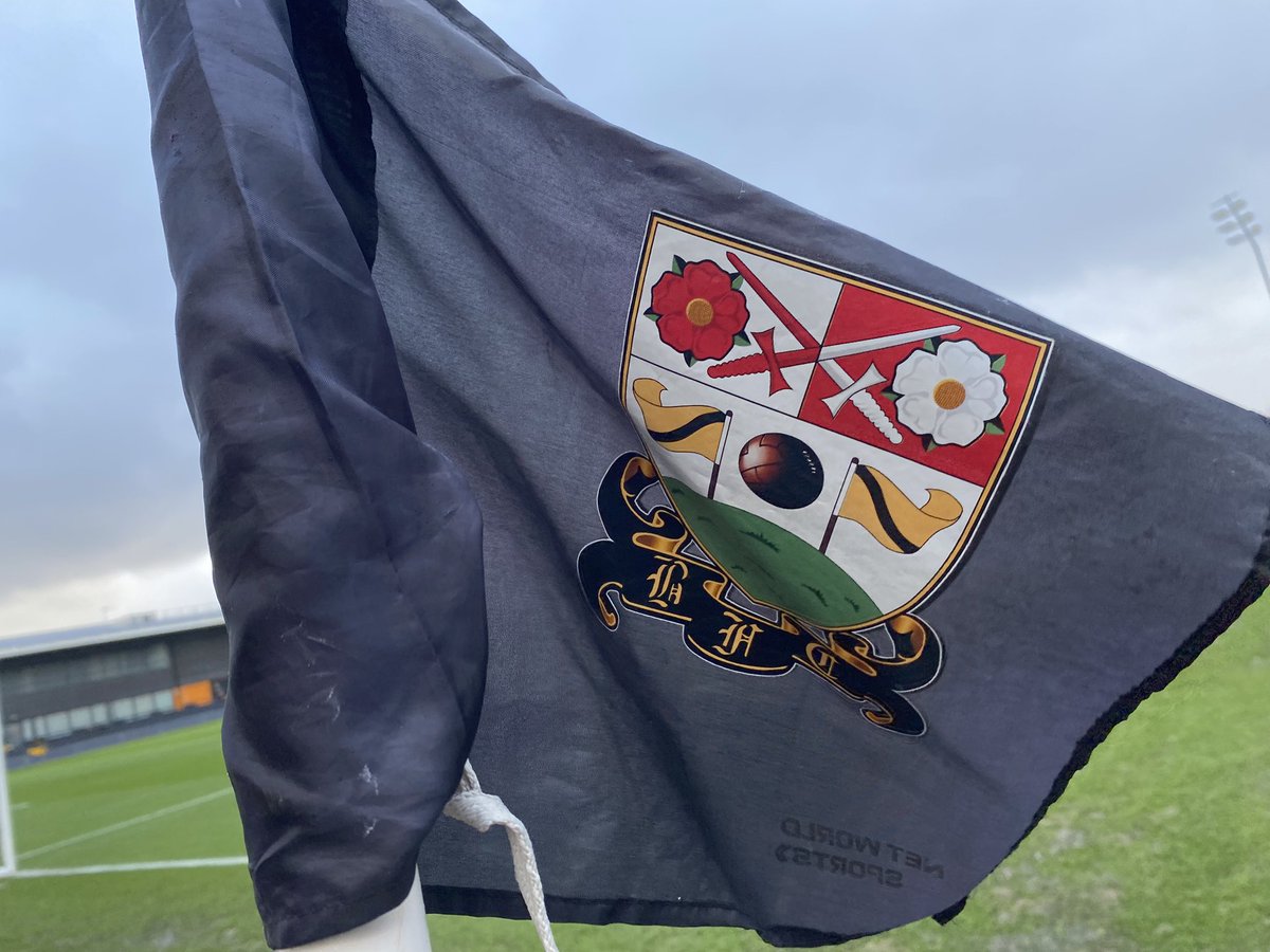 robbrownhx's tweet image. Live #NonLeague football #Barnet v #Shaymen @NonLeagueCrowd #bees