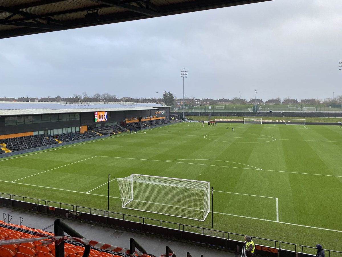 robbrownhx's tweet image. Live #NonLeague football #Barnet v #Shaymen @NonLeagueCrowd #bees