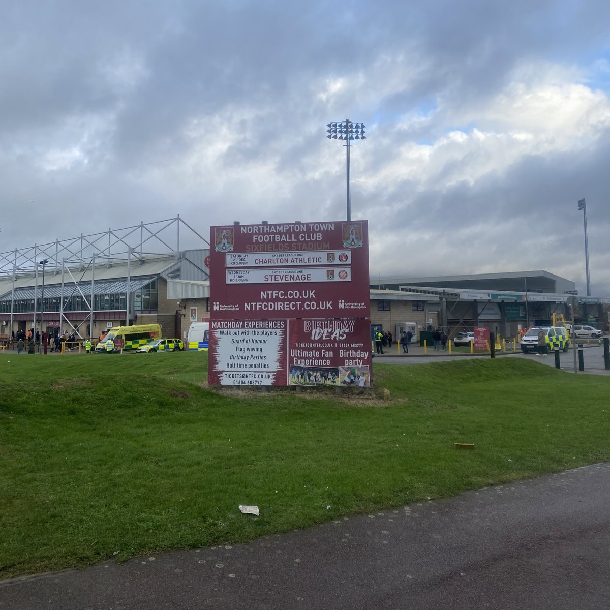 rixyrobin's tweet photo. Where else 4 days before Christmas #cafc #uta #coyr https://t.co/rMAS4VuOqX