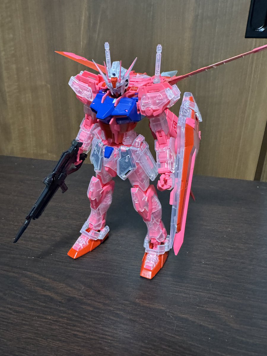 MGストライクのリサーキュレーションカラーと一番くじ2023のソリッドクリアアナザーをミキシングして作ってみた。