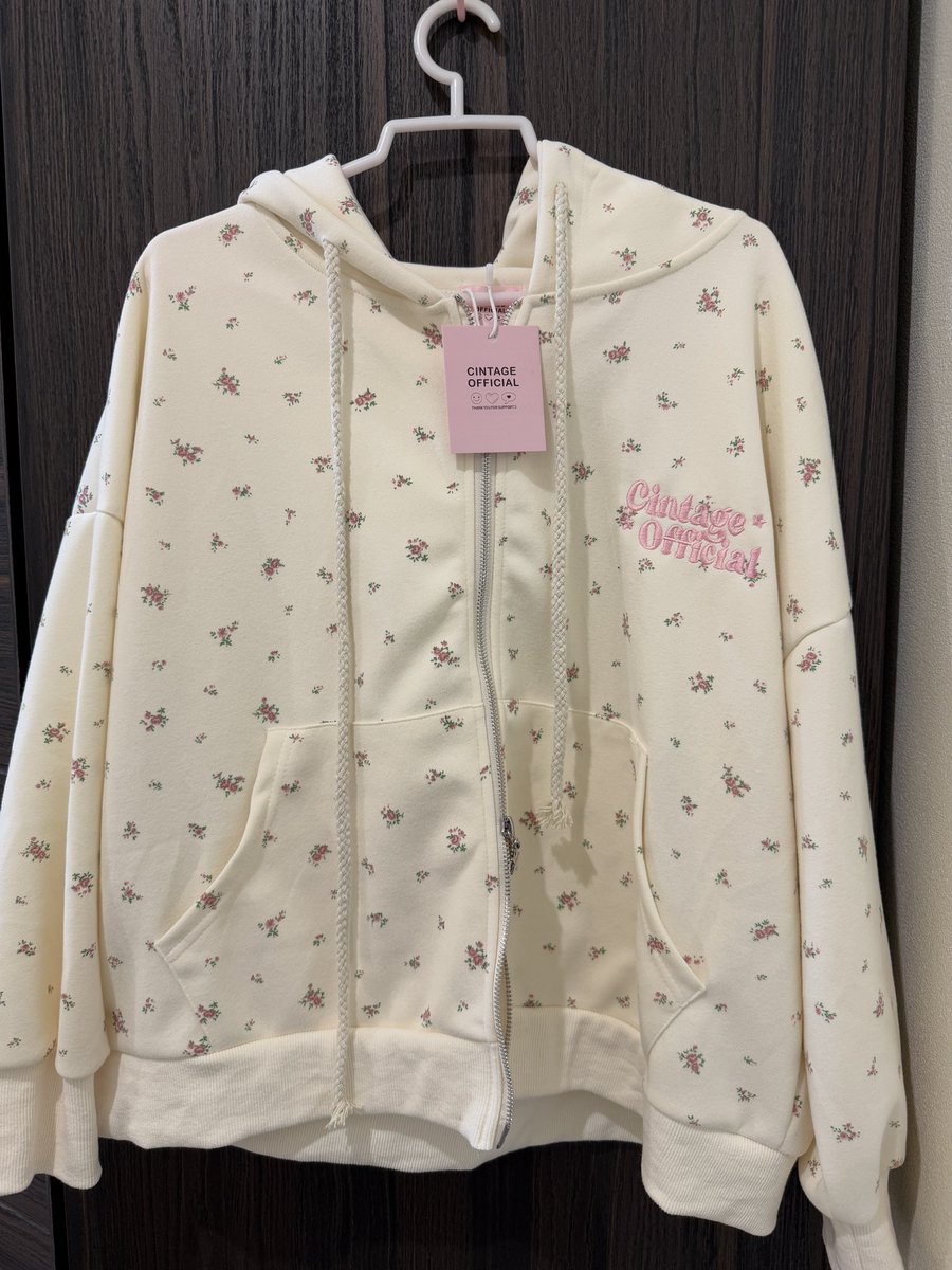 censooooory's tweet photo. ส่งต่อเสื้อCintage hoodie สีMorninglilly 🌸มือ1คั้บ ป้ายยังไม่แกะ 380 บาทรวมส่ง นัดรับสรน ได้ง้าบ #srnfact #ส่งต่อเสื้อผ้า #cintage #cintageshopส่งต่อ #เสื้อผ้ามือ1 (พร้อมโอน ลดได้ค่ะ) https://t.co/UTeSips0CL