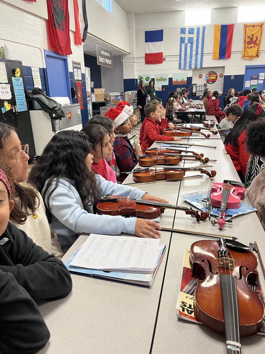 Balchbears1's tweet photo. Busy week before break. Balch instrumental concert, Holiday’s Finest dress-up day, and the Madrigals and Celtic Strings district tour. #BeALearningChampionHere ⁦@NorwoodSchools⁩ ❄️🎄🎶🕎 https://t.co/WLeX0LkiNF