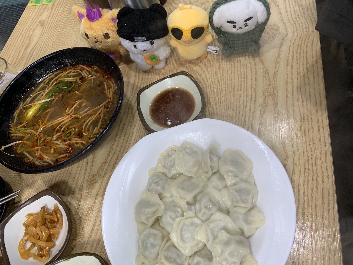xiaoxiao808's tweet photo. 란주천면관이랑 해피니스디저트~~~ 웨놀 즐거웠당 💕💕 https://t.co/xiaRSz5kCi