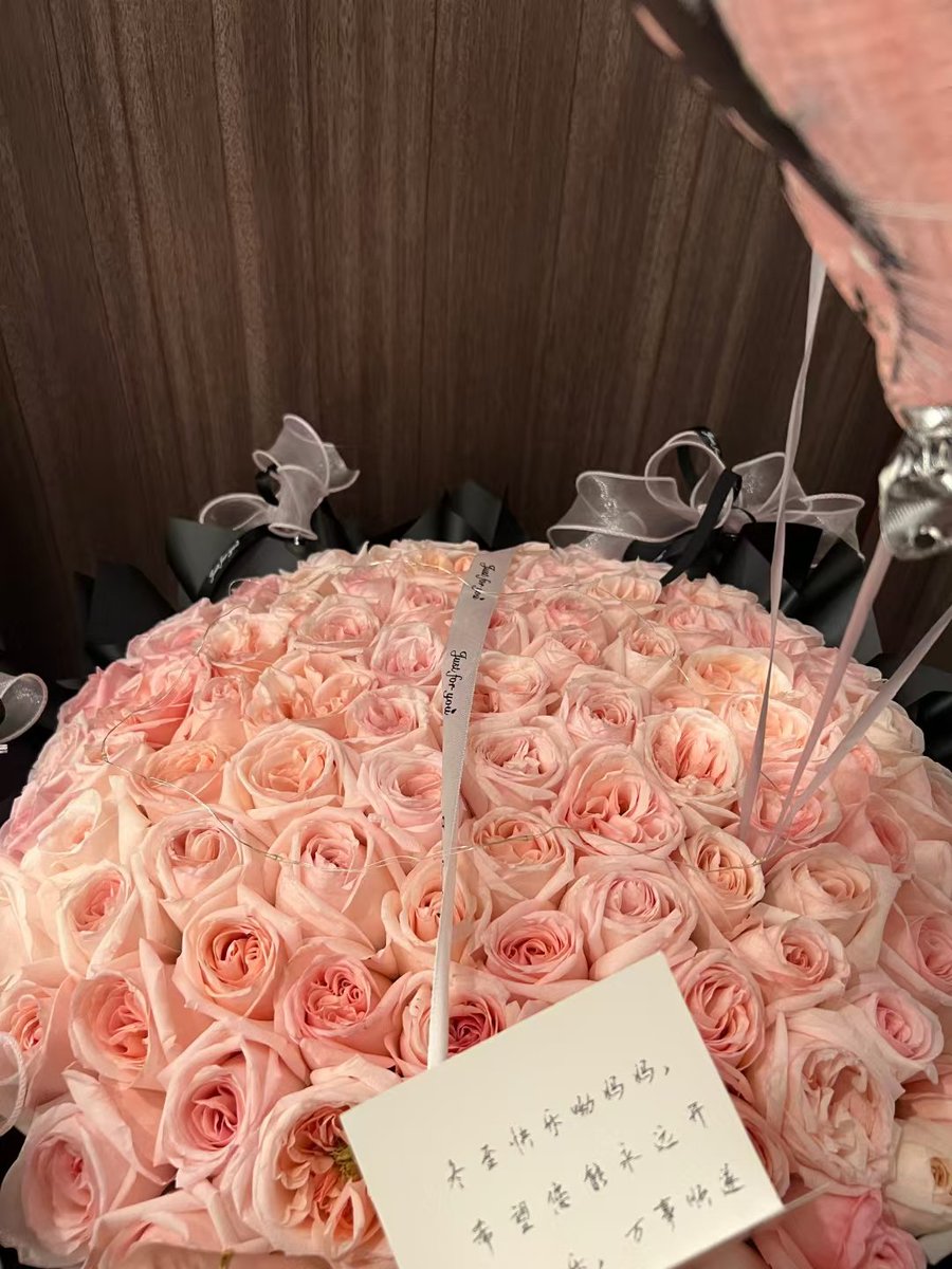sssnanxi's tweet photo. 冬至快乐 谢谢好大儿🖤 https://t.co/7ETjt76viy