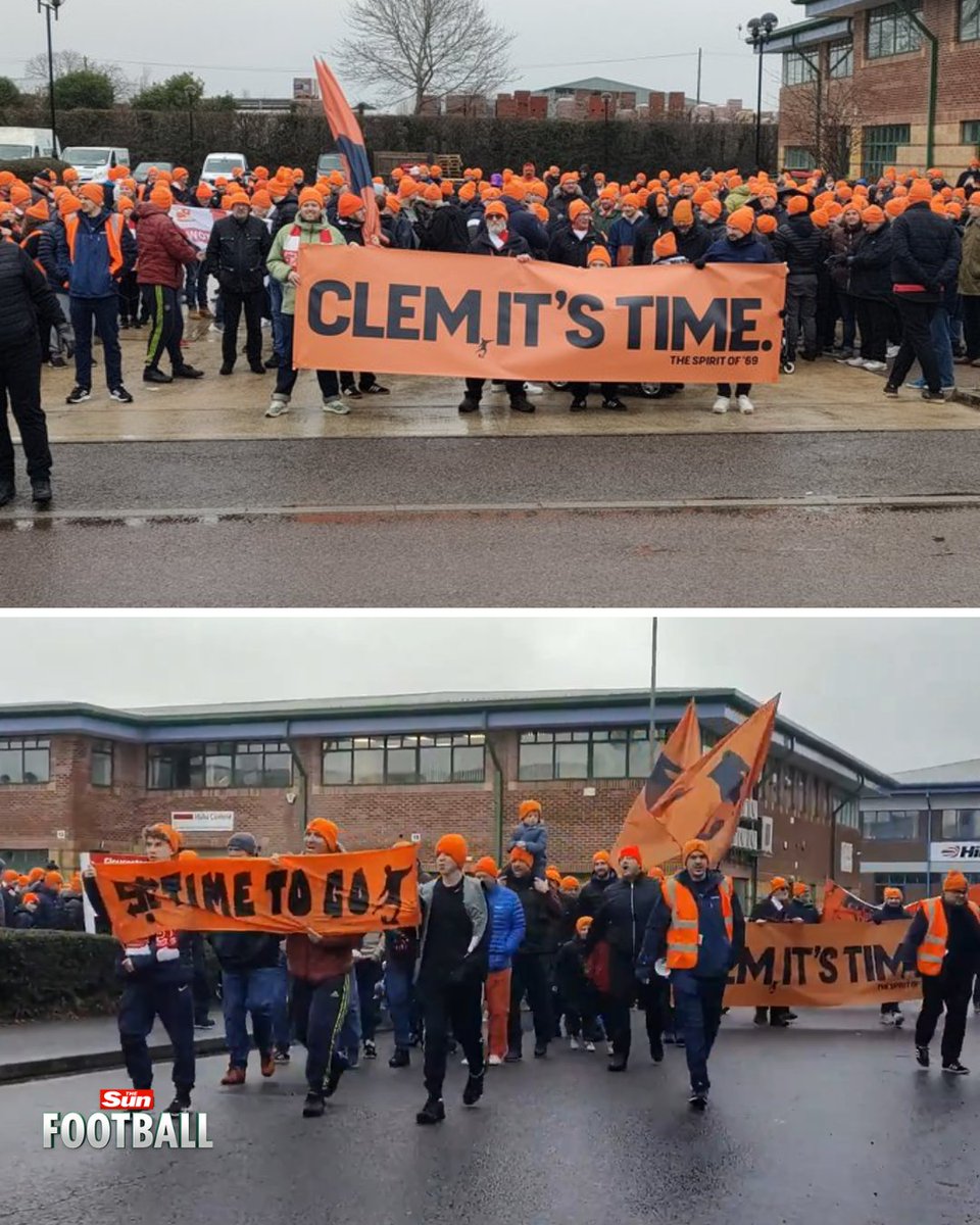 TheSunFootball's tweet photo. Hundreds of Swindon fans have organised a protest march demanding owner Clem Morfuni sells his majority stake in the club.

The Robins are just two points above the drop, and countless behind the scenes issues are tearing them apart.

Fans have decided enough is enough.

#STFC https://t.co/Z6qHyTiLSZ