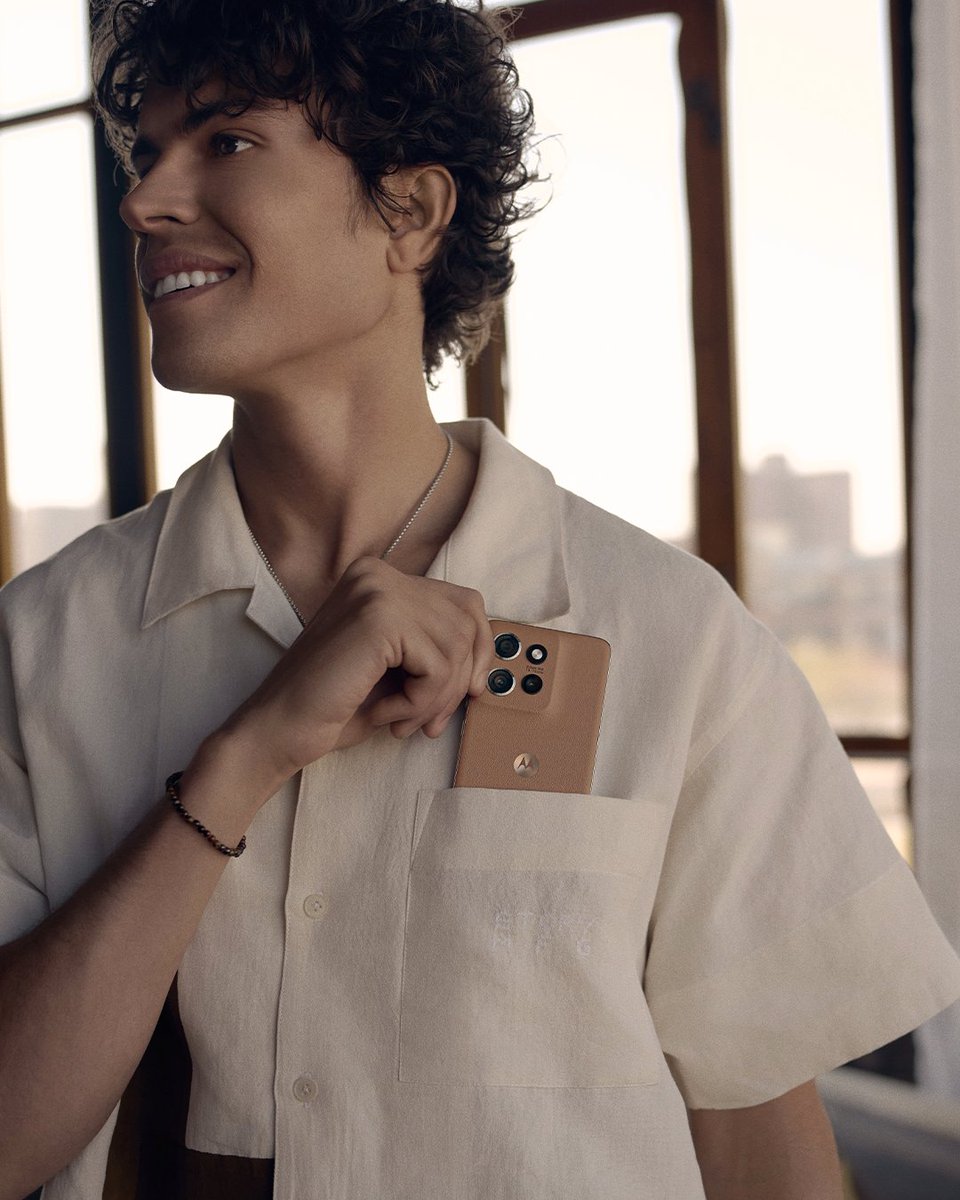 Moto's tweet image. Fits right in with your style, aesthetic, and pocket: motorola #edge50neo in @pantone Color of the Year 2025, Mocha Mousse. #coloroftheyear #COY2025 #mochamousse
Learn more: bit.ly/46HRye8