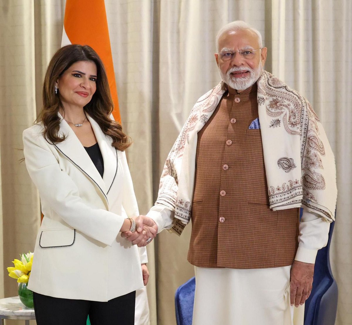 في لقاء أجرته معه المدير العام لوكالة الأنباء الكويتية (كونا) د. فاطمة السالم خلال زيارته للكويت
 
- رئيس الوزراء الهندي ناريندرا مودي: أتطلع بشغف إلى محادثاتي مع صاحب السمو أمير الكويت الشيخ مشعل الأحمد الجابر الصباح لرفع مستوى علاقاتنا في مختلف المجالات بما في ذلك الدفاع