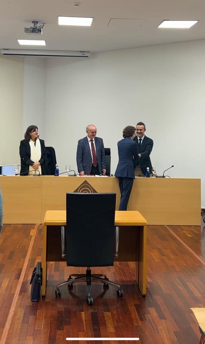 FacDerechoAB's tweet photo. ‼️Ayer fue un día muy feliz😊😊 en @FacDerechoAB , pues tenemos nuevo Doctor en el Área de Derecho Penal: Jesús Ruiz Poveda @jerupo96
Nuestra felicitación tanto para él como para su director @ngarciarivas9 👏🏻👏🏻👏🏻👏🏻 https://t.co/yAyGe364Wa