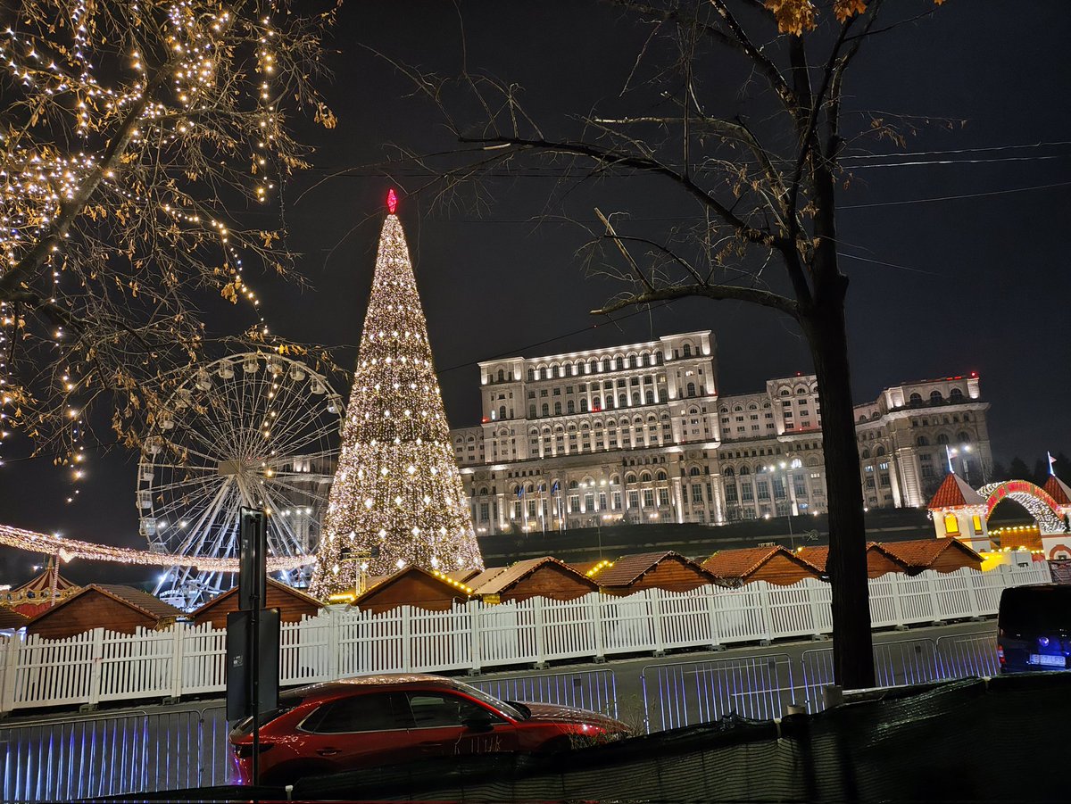 stefanoscoder's tweet image. Sometimes, it&apos;s okay to step out of founder mode, leave the programming behind, and enjoy Bucharest&apos;s Christmas lights. #OutOfOffice #BucharestByNight #foundermode #programming