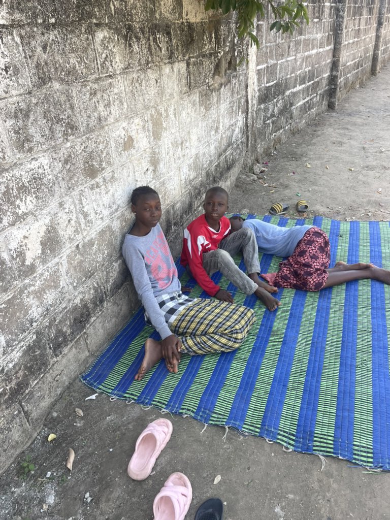 KutuboJ62008's tweet image. I am a boy living in Gambia at the age of 21 years old living with my little beloved siblings and I'm here for your support just anything from a kind heart is well appreciated just for me to have food and a better living in life nothing gofund.me/168e820f