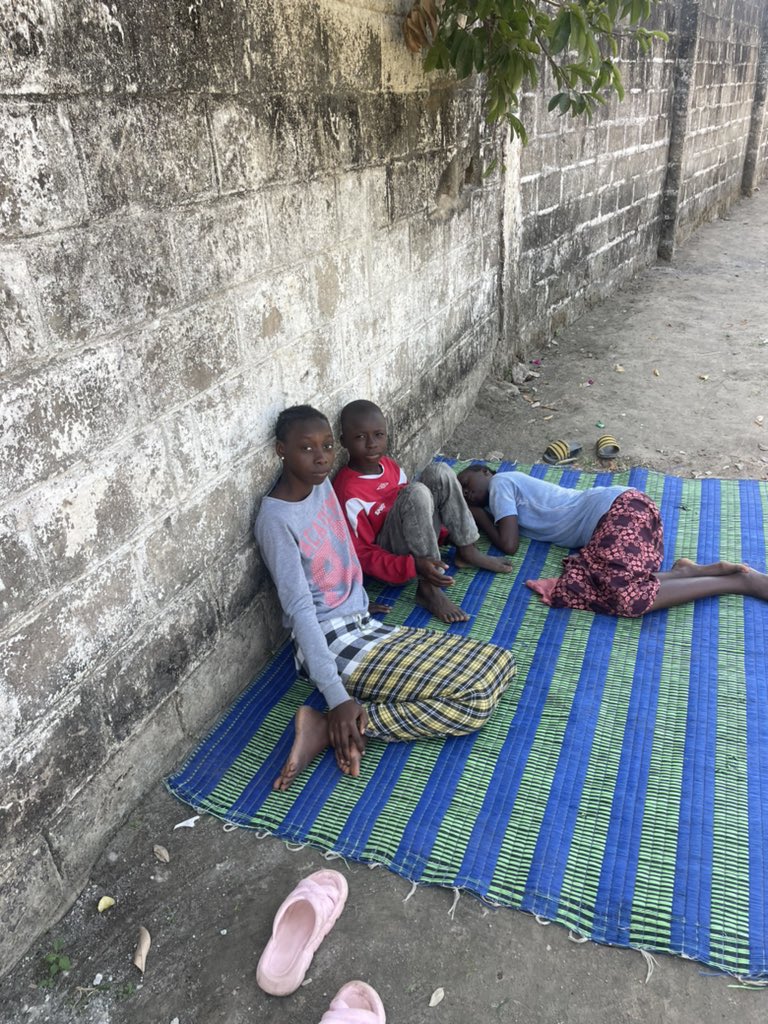 KutuboJ62008's tweet image. I am a boy living in Gambia at the age of 21 years old living with my little beloved siblings and I'm here for your support just anything from a kind heart is well appreciated just for me to have food and a better living in life nothing gofund.me/168e820f