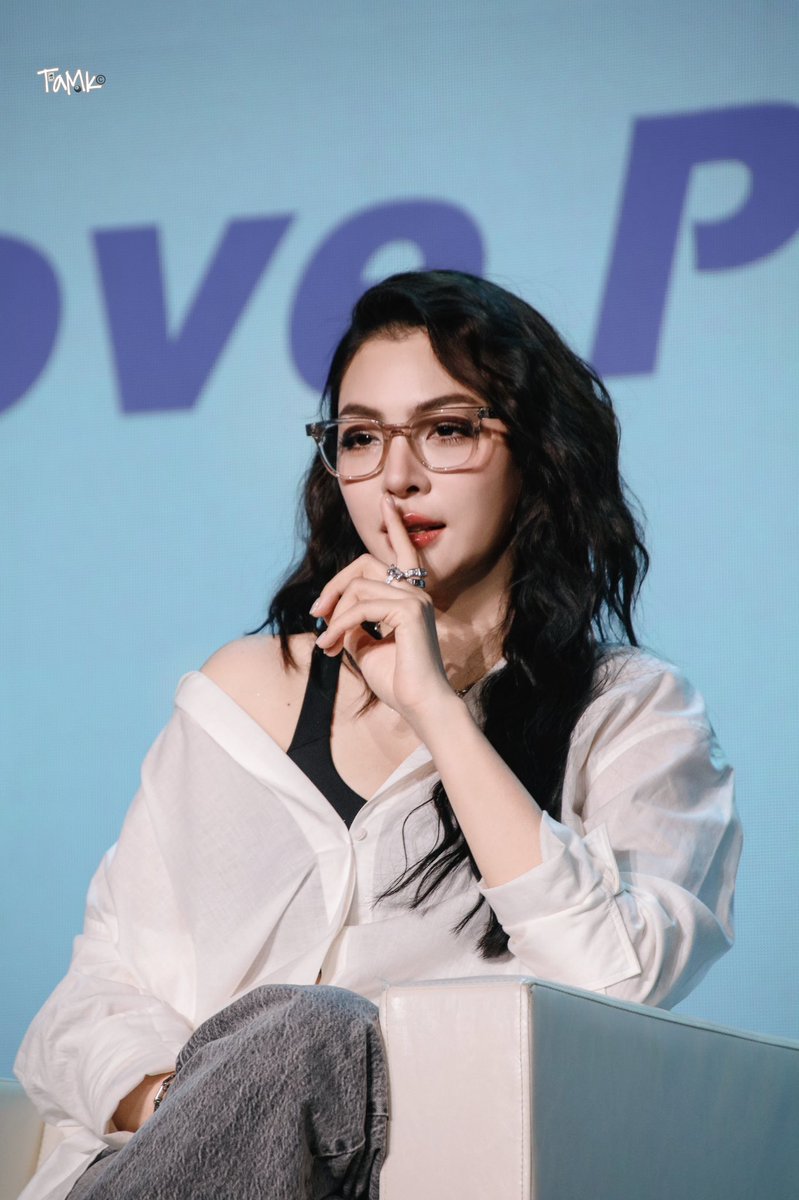 Miee1410's tweet photo. Nhìn ảnh kìa bây ơi
#FayePeraya #FairyBabe https://t.co/30SBhoVqwU