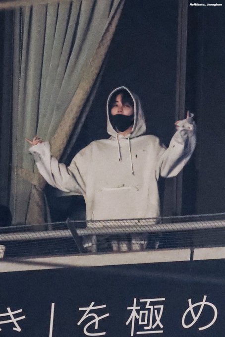 xueishaoo's tweet photo. JEONGHAN IS AT THE CONCERT TODAY ?? OH MY GOD 😭🤍 https://t.co/MfwNHo0HbV