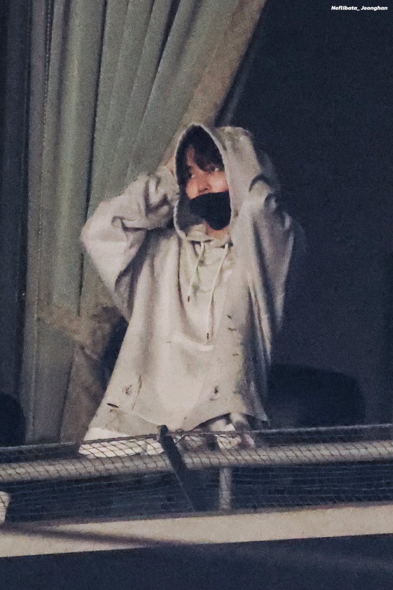xueishaoo's tweet photo. JEONGHAN IS AT THE CONCERT TODAY ?? OH MY GOD 😭🤍 https://t.co/MfwNHo0HbV