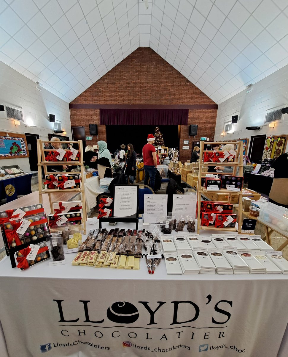 Lloyds_Choc's tweet photo. Last market of the year! Grimsargh Farmers' Market we are all set up and here until 1pm for all your last minute gifts 🎁 
#grimsargh #preston #handmade https://t.co/dXpwr03qeh