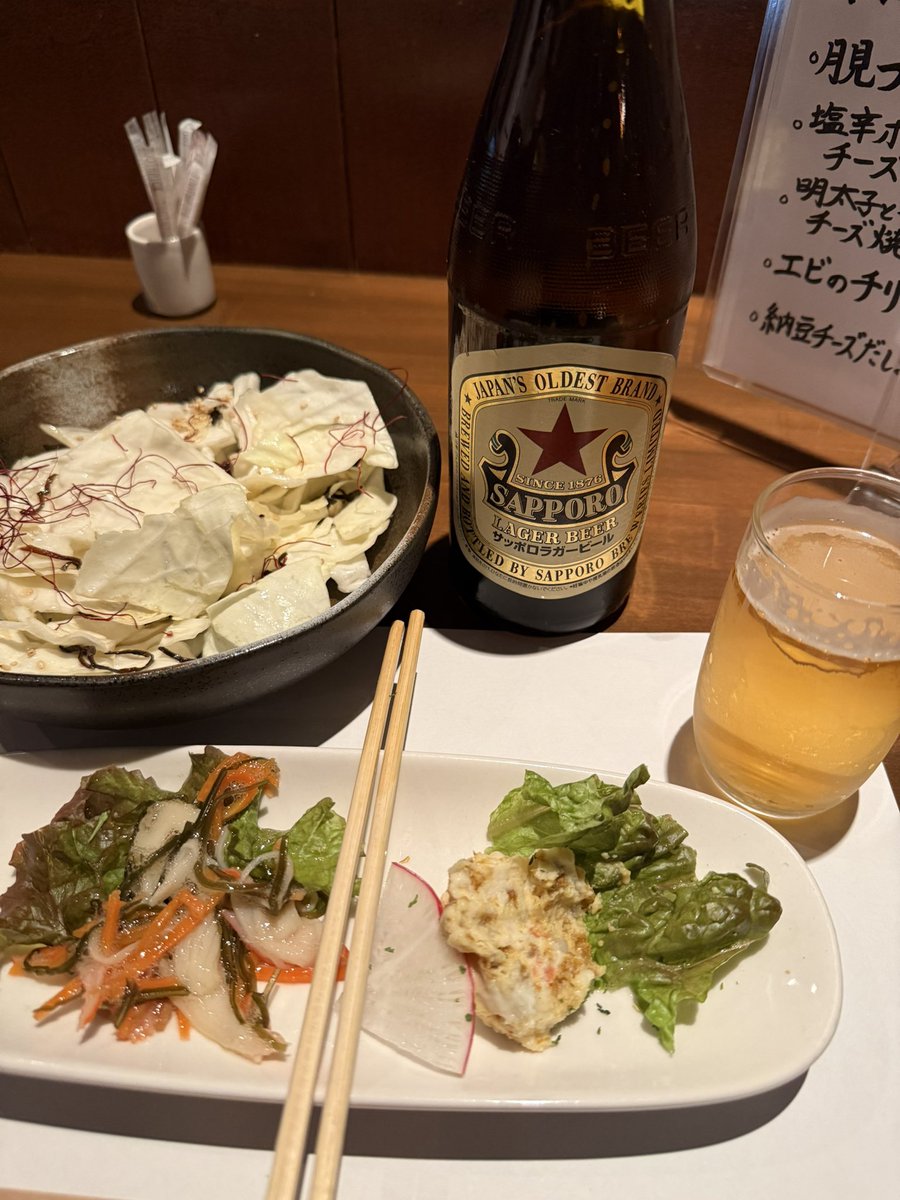 UESUG1_San's tweet photo. 秋田さ帰ってきて、早速飲みに出かけてるけど、いつものお店が満員でちょっとおしゃれな居酒屋に☺️
赤星があったから、『赤星ください！』で通じなかった💦
洒落乙なお店じゃ赤星伝わらんか🤣
#古休 https://t.co/WtU1kbl1cd