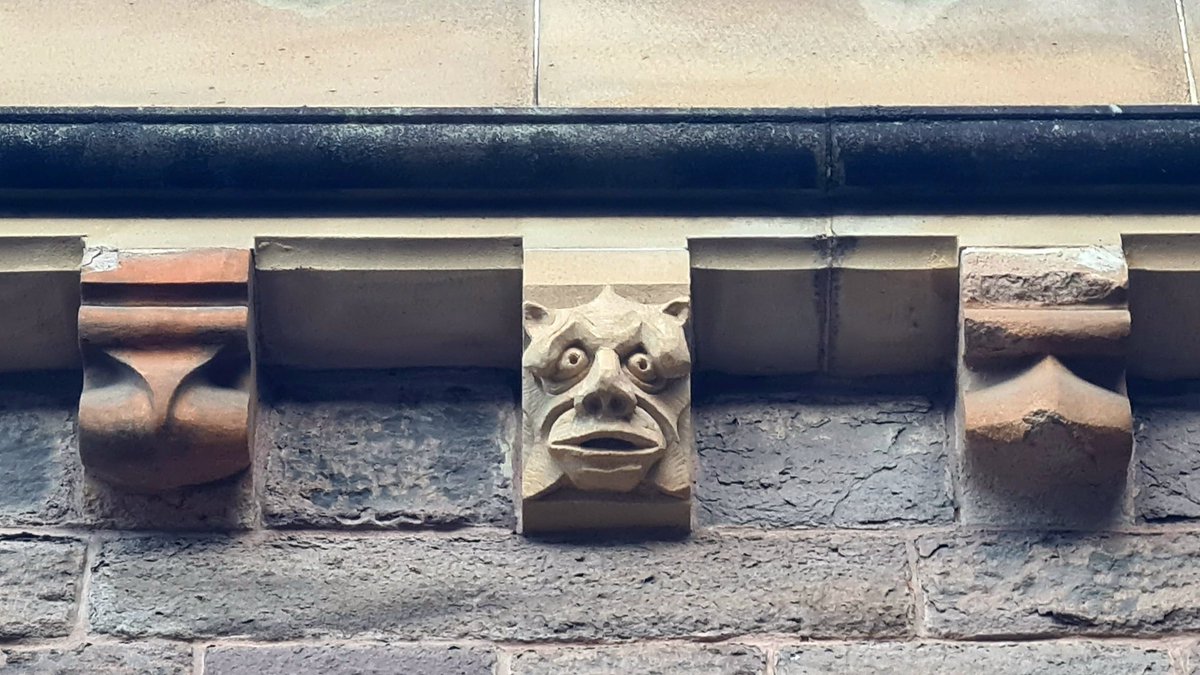 is_glasgow's tweet image. Another of the unusual grotesques on Saint Mary's Episcopal Cathedral on Great Western Road in Glasgow. I'm fairly sure this one is relatively modern.

#glasgow #architecture #grotesques #church #glasgowchurches #sculpture
