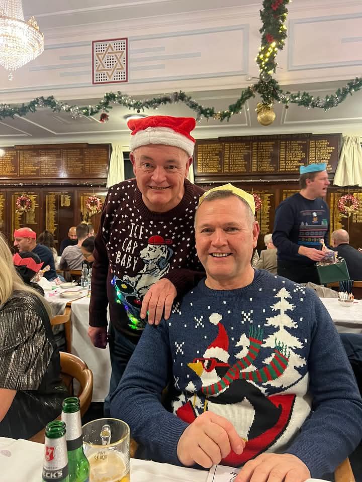 SidcupLodge6552's tweet photo. #Sidcup Lodge &amp; St Bride Chapter’s annual #ChristmasParty in full swing last night. A wonderful occasion with our #families &amp; #friends.
£350 raised for several #charities including #avenuesgroup. Thank you to all who attended &amp; made it a brilliant evening. #MerryChristmas to all https://t.co/dwwKjPQuME