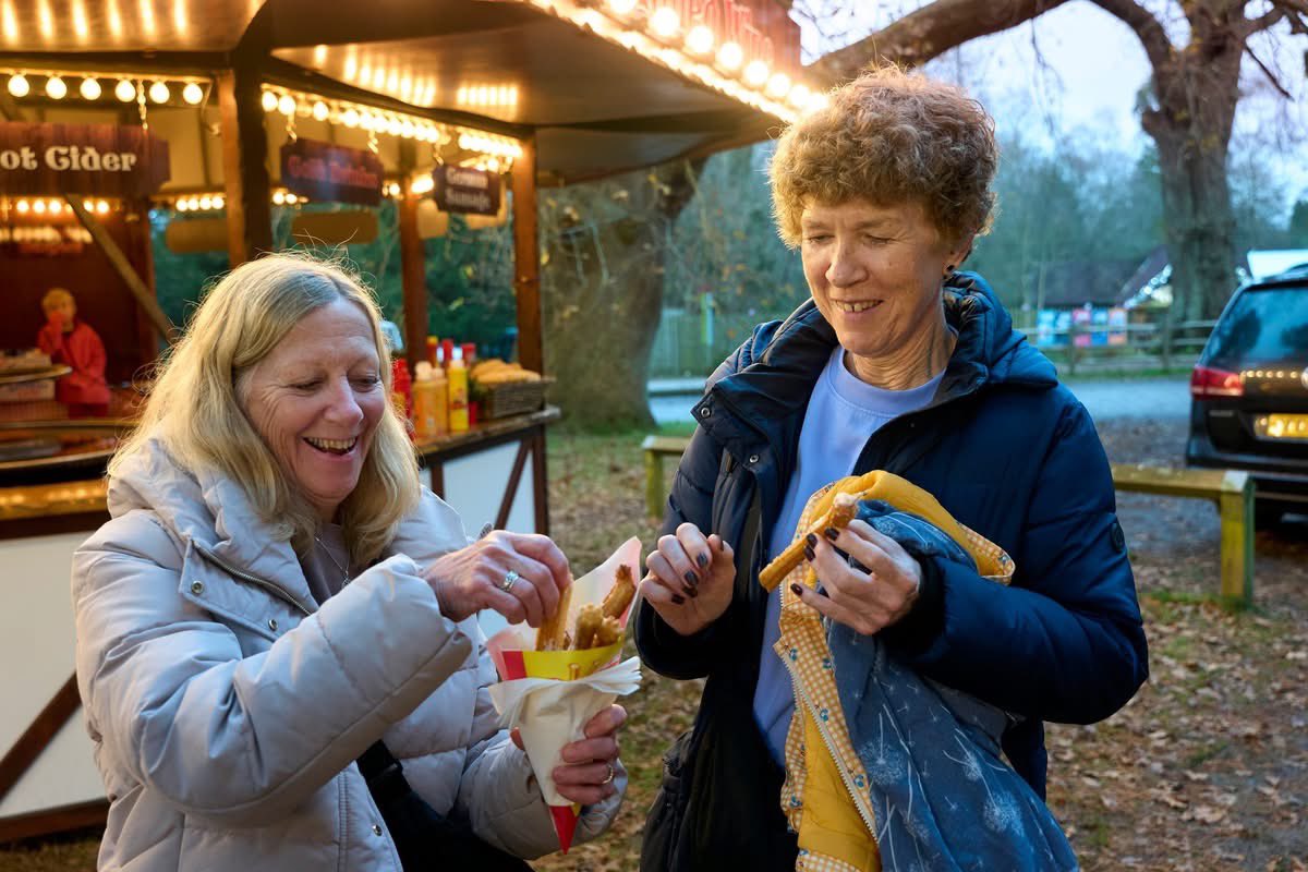 Why not swing round to the traditional fairground rides and food stalls here at Sheffield Park and Garden this weekend! 

A vintage cake walk, skid cars, churros (highly recommended by the staff), German sausages, toast your own marshmallows and more!

Photo credits: National