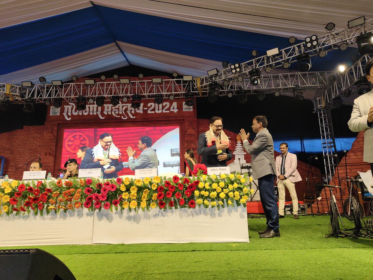 TourismBiharGov's tweet photo. माननीय मंत्री श्री श्रवण कुमार , ग्रामीण विकास विभाग , बिहार सरकार , श्री कौशलेन्द्र कुमार , माननीय सांसद, नालंदा एवं अन्य गणमान्य अतिथियों द्वारा दीप प्रज्ज्वलन कर राजगीर महोत्सव २०२४ का उद्धघाटन किया गया। साथ में है पर्यटन निदेशक श्री विनय कुमार राय।
#candlelighting #tourism #director #bihartourism #rajgirmahotsav2024 #rajgir #rajgirtrip #mahotsav #singing #dancing #cultural #culturalevent #art #heritage #music #bihartourism #getready #areyouready #celebs #singers #jubinnautiyal #event2024 #fomo #instagood #fomofeed
@tourismgoi @mishranitish
@biharfoundation @IPRDBihar @incredibleindia