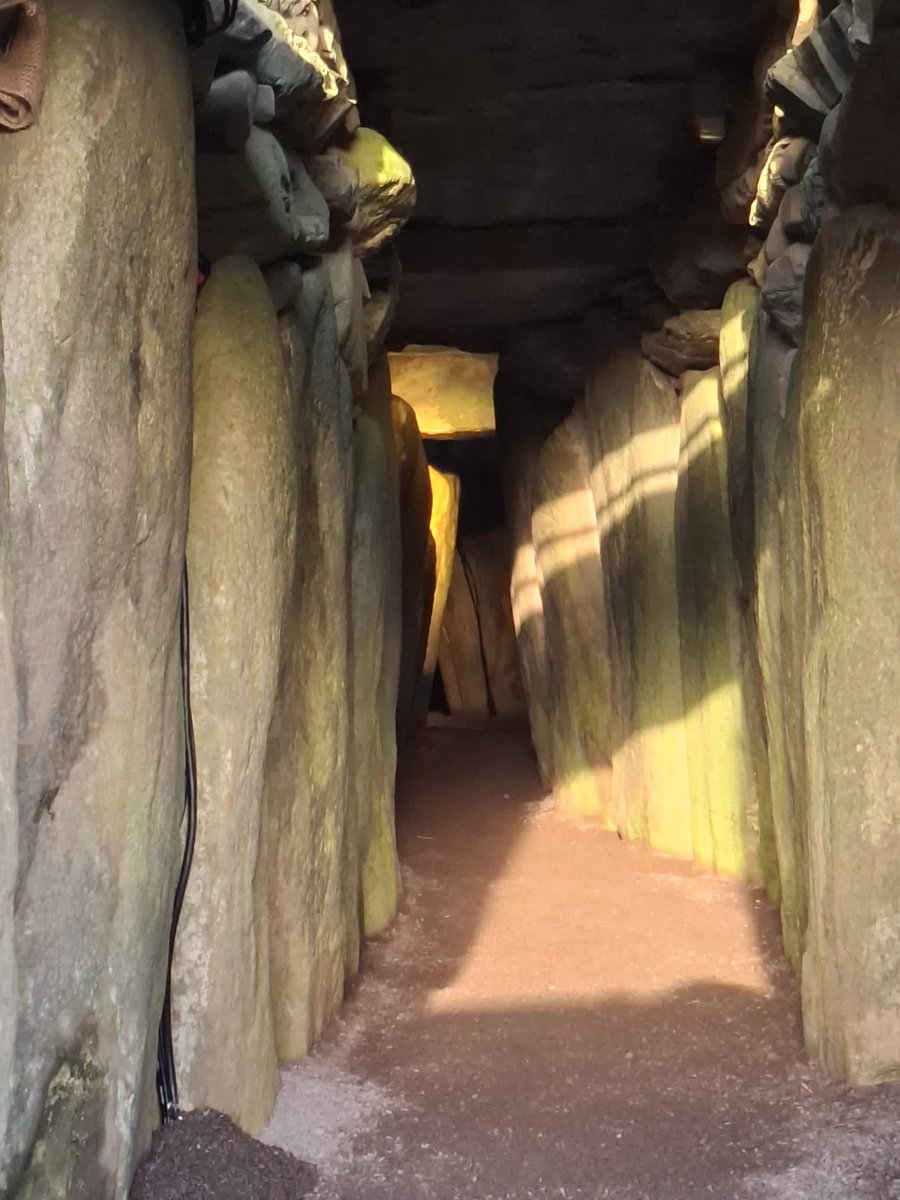 Brú na Bóinne - Newgrange and Knowth tweet media