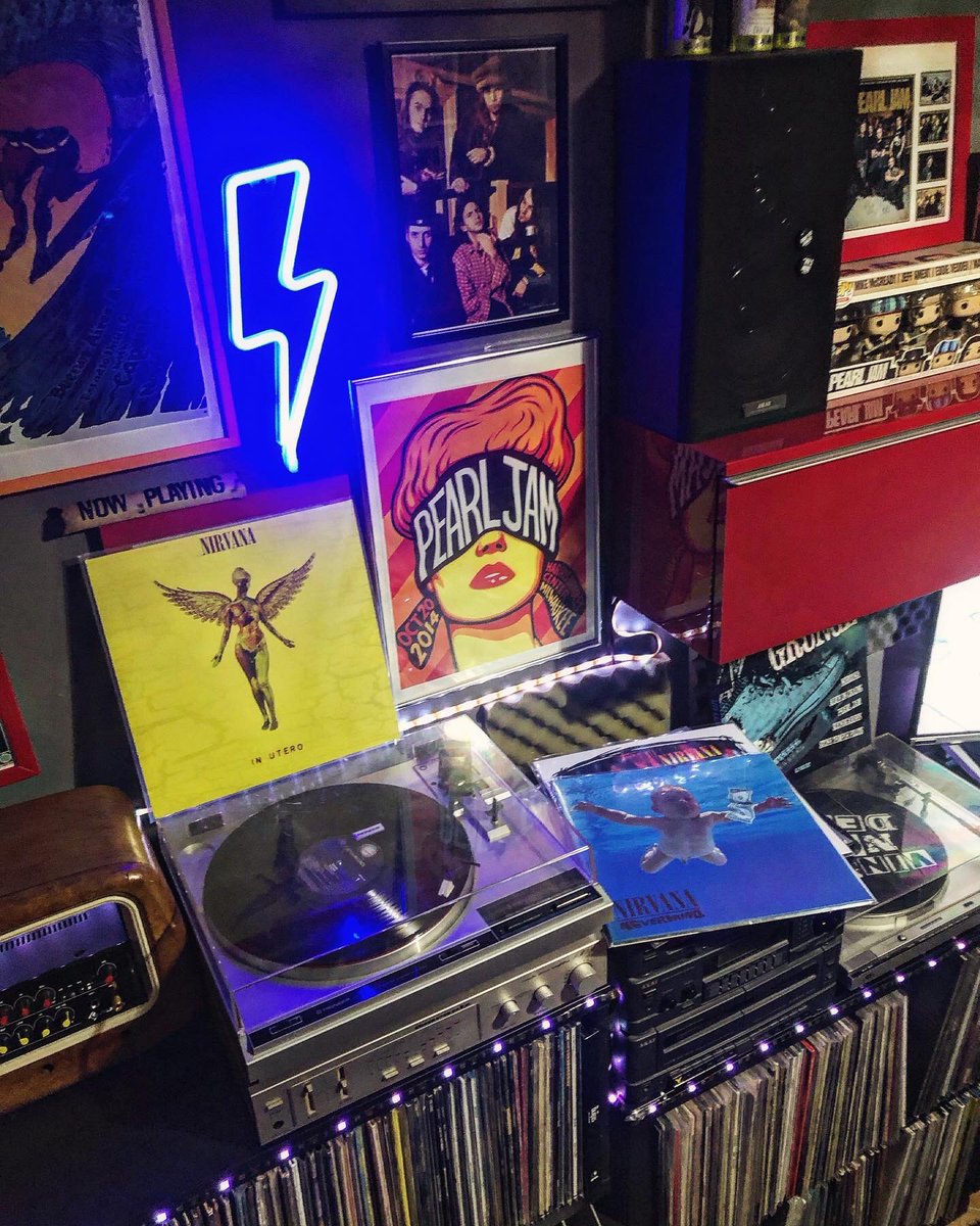 Listening to #Nirvana “In Utero” ❤️🤘🔥