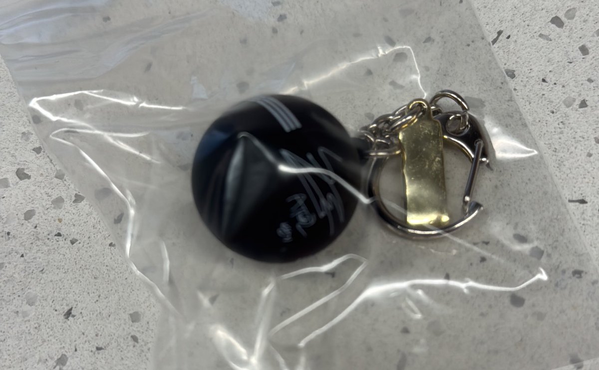 POPUP交換
サンかミンギと交換求めています

サンのコインケースかミンギの巾着、サンのキーホルダーを求めてます

写真のキーホルダーはミンギをサンに交換で希望です

場合によっては異種となりますが
条件の合う方いらしたらお気軽にお声掛けください

リリイベにて手渡し希望。両日おります。