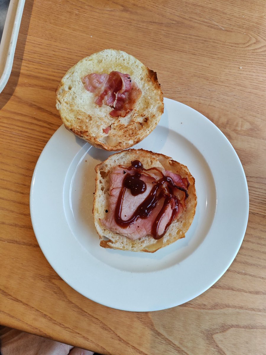 Karsten36's tweet photo. @CostaCoffee for £4 I would expect a bit more filling... Second time in a few months. Stop short changing customers! https://t.co/dkFgugRnG9