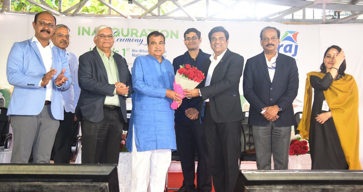 ddsahyadrinews's tweet image. #BioBitumen | केंद्रीय रस्ते वाहतूक आणि महामार्ग मंत्री नितीन गडकरी यांनी महाराष्ट्रातील नागपूर येथील राष्ट्रीय महामार्ग-४४ वर भारतातील पहिल्या बायो-बिटुमेन-आधारित राष्ट्रीय महामार्ग पट्ट्याचे अनावरण केले

@nitin_gadkari @PrajIndustries @CSIRCRRI @NHAI_Official 
#PragatiKaHighway