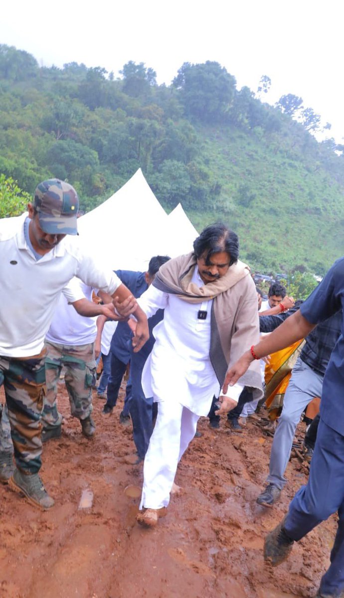 GudumbaCares007's tweet photo. ఆ సాలూరు అవతల సవర్ల కొండ కి 
ఎం పిల్లడో ఎల్దాం ఒస్తావా 

సవర పిల్లులే శంఖాం ఊదేనట 
ఏం పిల్లడో ఎల్దాం ఒస్తావా 

@PawanKalyan 🔥 https://t.co/tVd5nQMkMd