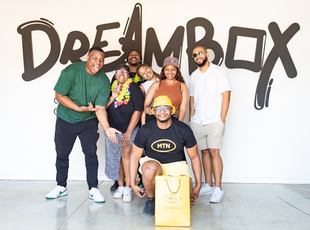 Todi_M2's tweet image. It’s a #MTNSummer 😘💛 stand a chance to win your share of R75 million in a cash &amp;amp; prizes when you opt in by dialing *142# or purchasing a 1GB data bundle or more on the @MTNza app 📲 
#WINWINSummer 

Don’t miss out