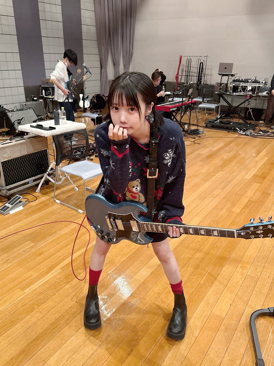 くまのニットセーター  あのちゃん着用 画像・写真 “極妻”あのちゃん、新年挨拶でニヒルな表情＆着物姿に「不