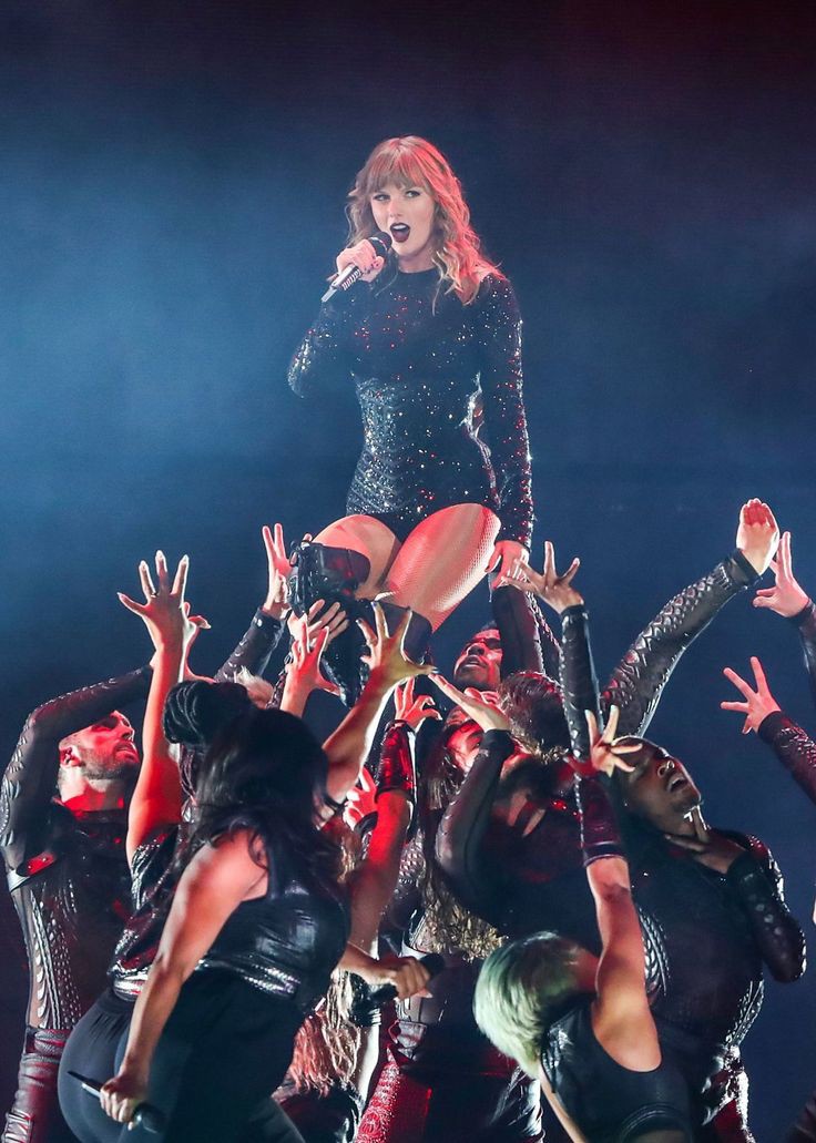 TSUpdatesEs's tweet photo. 🔙 | Hoy hace un año anunciaron que iban a quitar Reputation Stadium Tour de Netflix 💔

— Estuvo disponible hasta el 30 de diciembre, de ahí se eliminó. https://t.co/fVyPNKTPQI