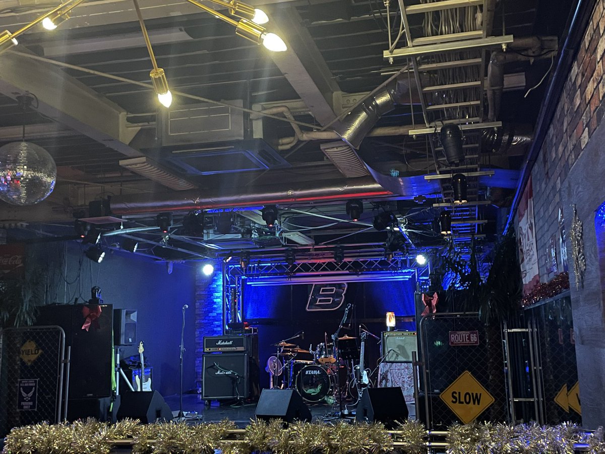 takemothi's tweet photo. 今年最後の足利LIVEは♫
やはりホームのBBCでシビレターズ‼️
リハは良い感じですわ〜🍻 https://t.co/LrSJrc96YA