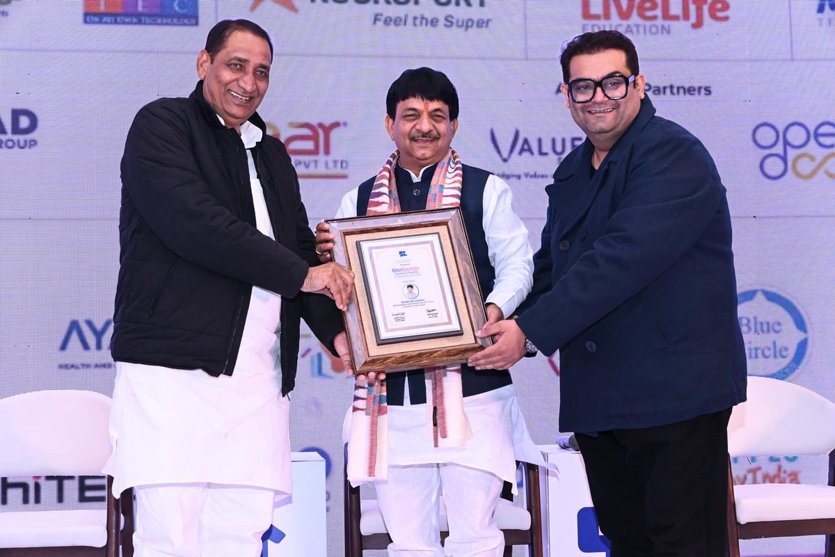 विद्यार्थियों के स्किल डेवलपमेंट, इंडस्ट्रीज़ 4.0 एवं राष्ट्रीय शिक्षा नीति 2020 से संबंधित आधुनिक चुनौतियों के साथ साथ संस्कृति, संस्कार, संघर्ष पर विस्तार से चर्चा की। 2/3