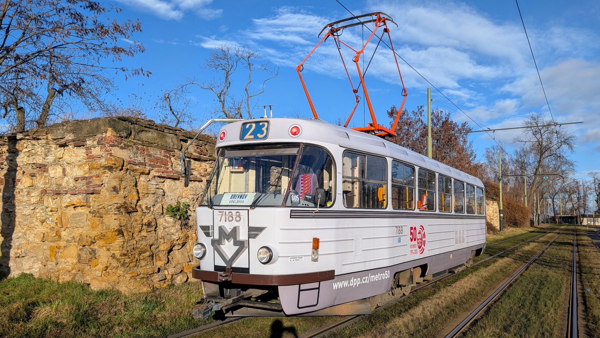 Tramvaják pražský tweet media