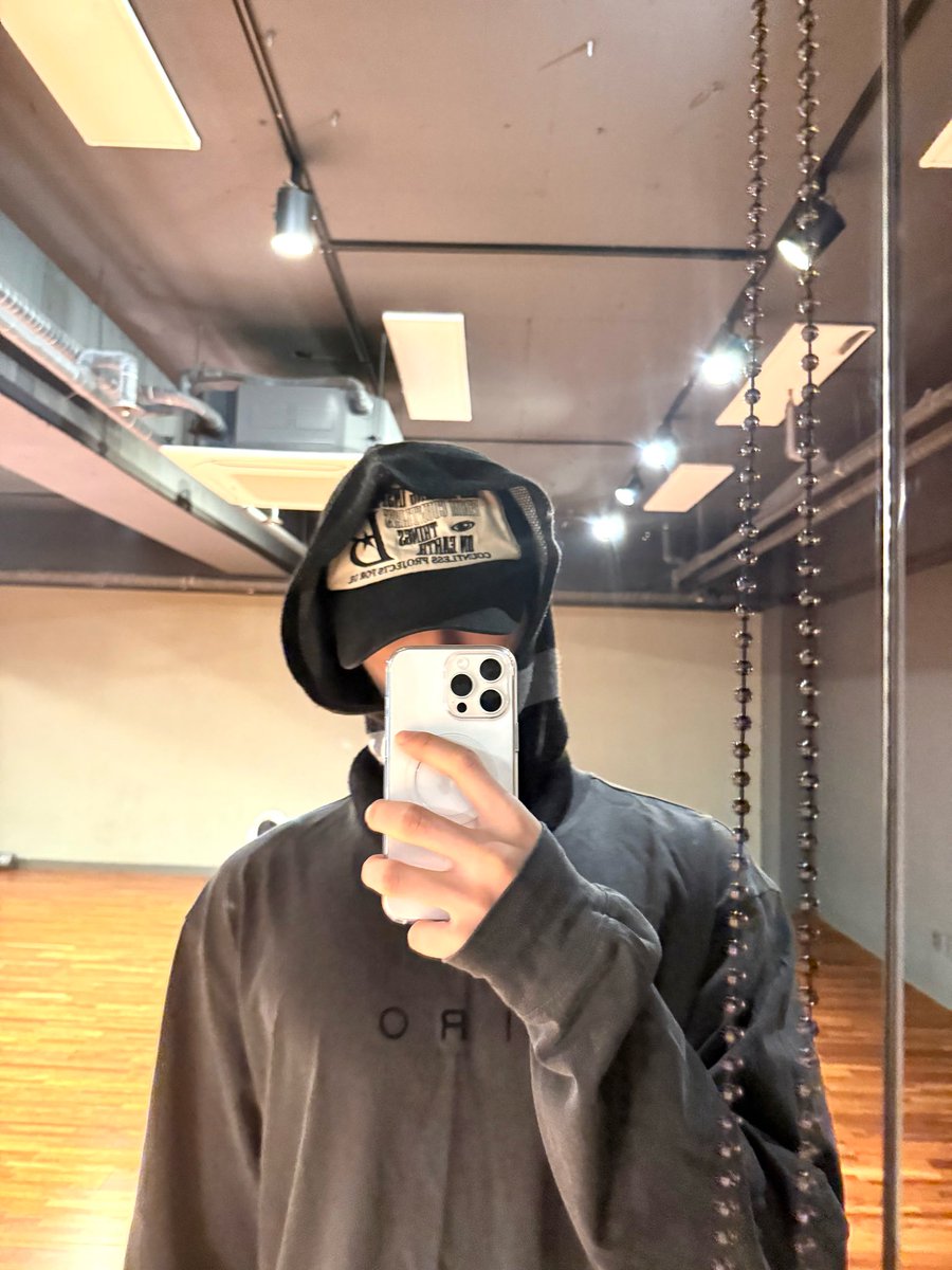 mypinkmelo's tweet photo. 241221 fromm🐰💬 7:09PM KST

🐰 [photo]
🐰 it’s sooo cold, have something warm for dinner 🤍

#CIX #HYUNSUK #현석 #윤현석 #씨아이엑스 https://t.co/jIpIPN2c02