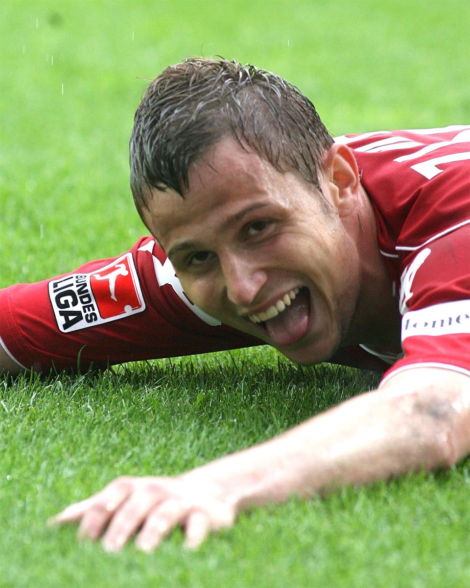 Rote_Teufel's tweet image. "Heimspiel", "'Köln", "Abschluss" – klar, woran wir bei der Kombination denken: Das Herzblutfinale uffm #Betze 2008 🔥
Wie habt Ihr diesen unfassbaren Tag verbracht? 🫨
Vereint Vergangenheit und Gegenwart: Der Gegnercheck 🔍
📲 news.fck.de/GegnerFCKKOE_2…