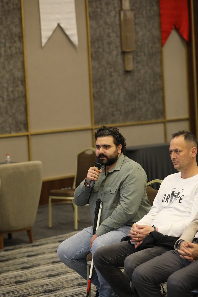 Toplantımızın ikinci gününde kıymetli teşkilat mensuplarımızla söyleşimizi gerçekleştirdik.  Her soruya samimiyetle cevap vererek merak ettikleri konular hakkında bilgilendirdik. 
Çalışanların meselesine hakim, sendikal mücadelede azimli ve bilgili dava arkadaşlarımızla her