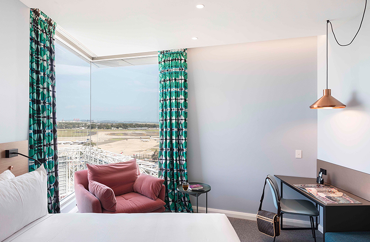 aussiegateway's tweet image. The Business Class Room at Citadines Connect Sydney Airport is designed for the modern traveller, offering comfort and convenience just minutes from the terminal. 

@DiscoverASR 

&amp;gt;&amp;gt;&amp;gt;bit.ly/3Bm89dn

#CitadinesConnectSydneyAirport
#HotelsSydneyAirportAustralia
#Citadines