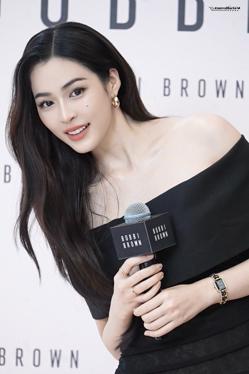 Con_Lingorm's tweet photo. 20241221 GZ
亲亲🐷

LINGLING WITH BOBBI BROWN
#BobbiBrownXLinglingKwong
#หลิงหลิงคอง #linglingkwong https://t.co/n9AJBOeTVI