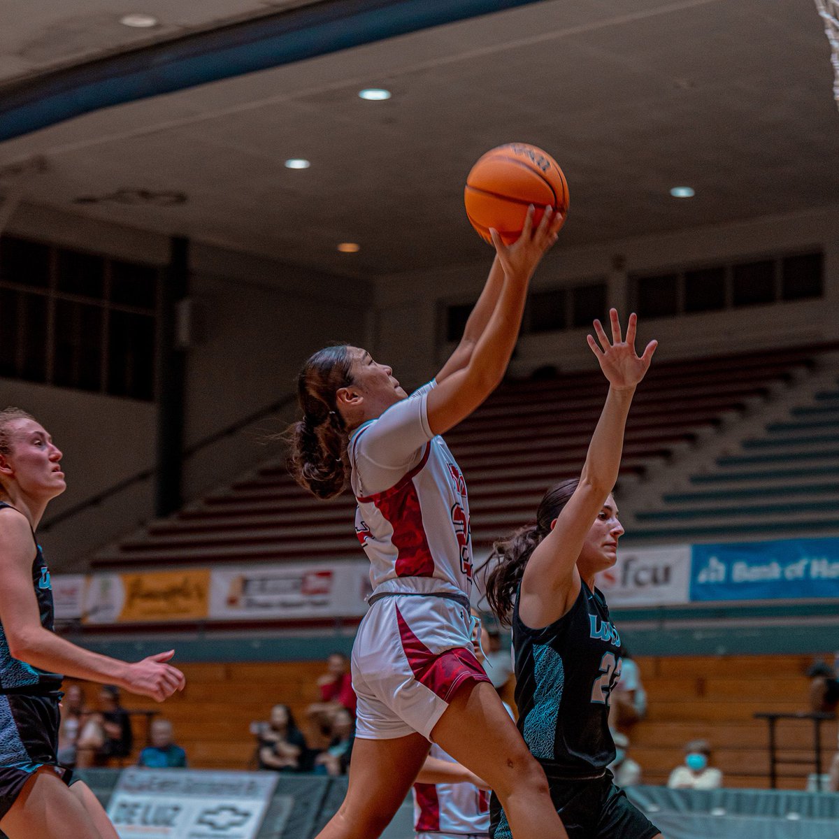 TitletownEvents's tweet photo. Game 9 Recap
πΈ Photo Highlights from Game 9 πΈ
An intense battle between Western Washington Vikings βοΈ and UH Hilo Vulcans π at the Big Island Classic!
π Stay tuned for more action as the tournament continues.
#BigIslandClassic #WomensBasketball #PhotoRecap https://t.co/LsUa9RNEyL