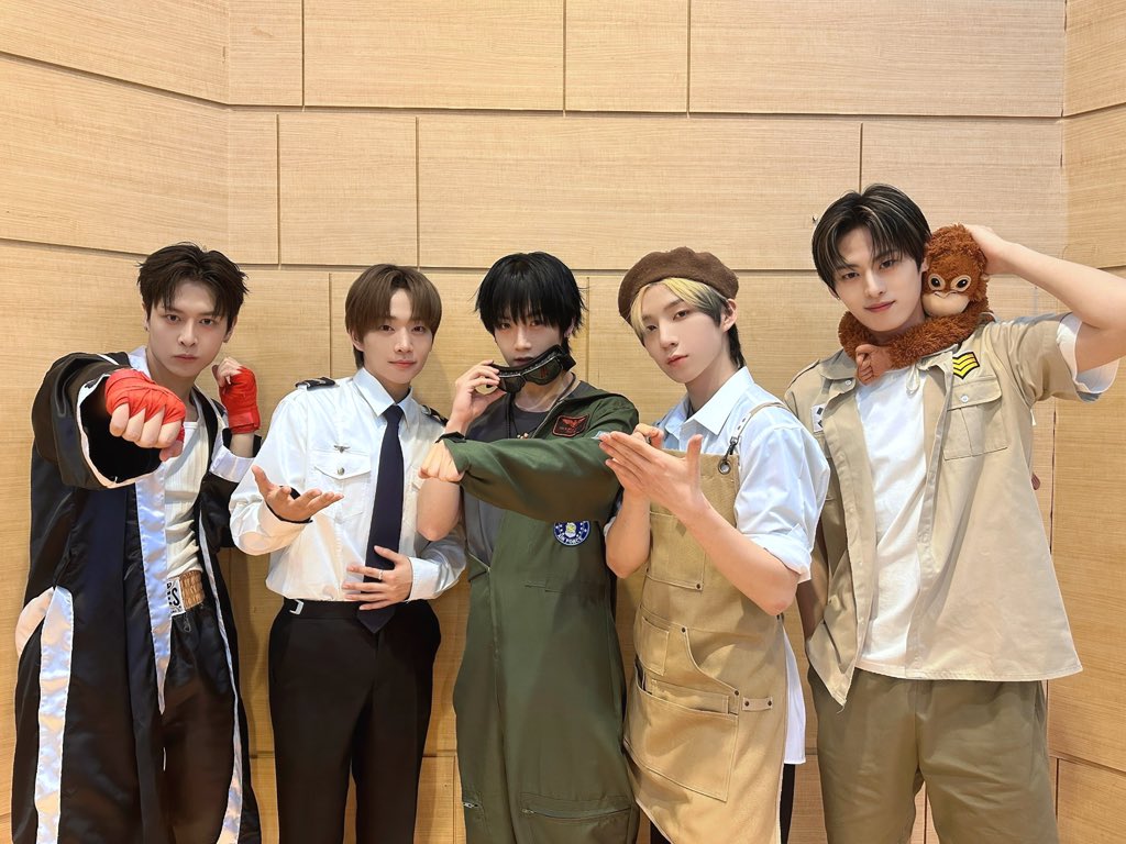 [📞]
직업매드와 함께한 토요일 😊
느낌 좋은 노매드와 함께 좋은 주말보내요 🖤

#NOMAD #노매드
#CallMeBack #NOMAD_CallMeBack